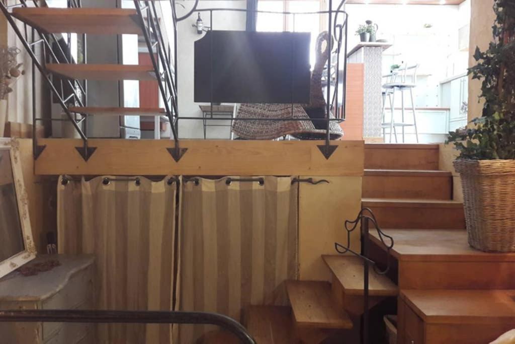 Joli Loft Dans Village Pittoresque Péret 外观 照片